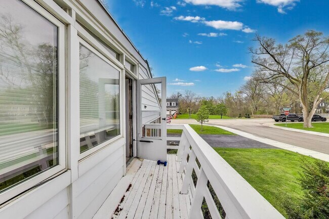 Building Photo - 558 Mallard Ln