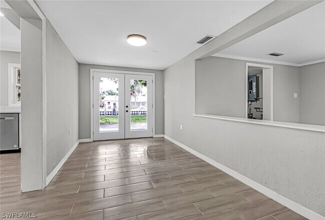 Building Photo - 1152 Harbor Dr