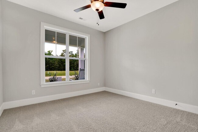 Building Photo - Summerhouse on Everett Bay Home Available!