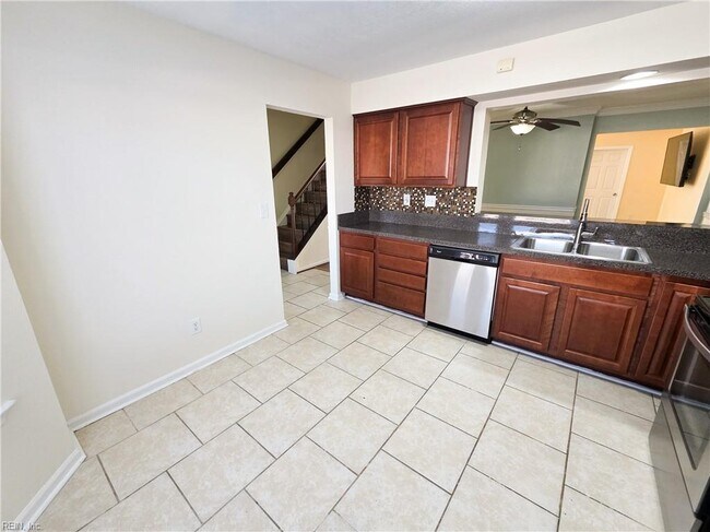 Kitchen - 662 Biltmore Dr