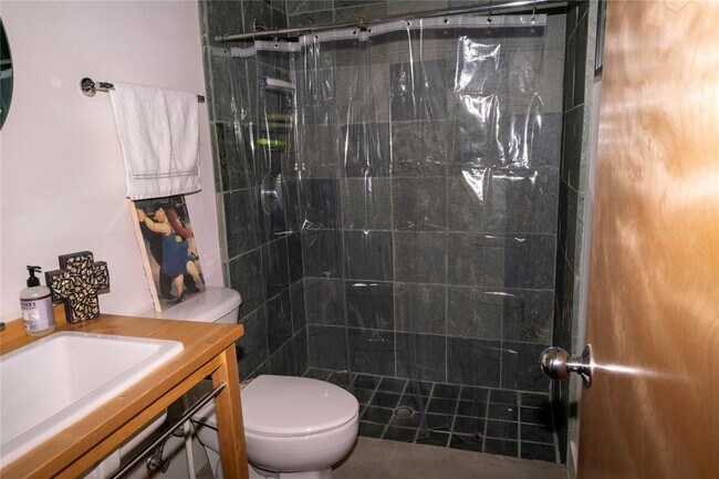 Building Photo - 1037 Bonner St