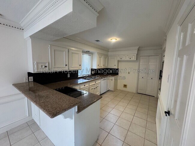 Building Photo - 15907 Spring Forest Dr
