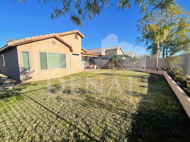 Building Photo - 465 S Wildrose