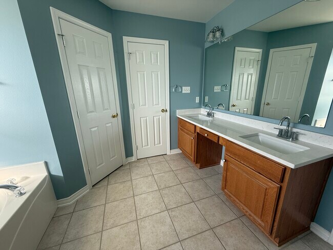 Building Photo - 41265 Schafer Dr