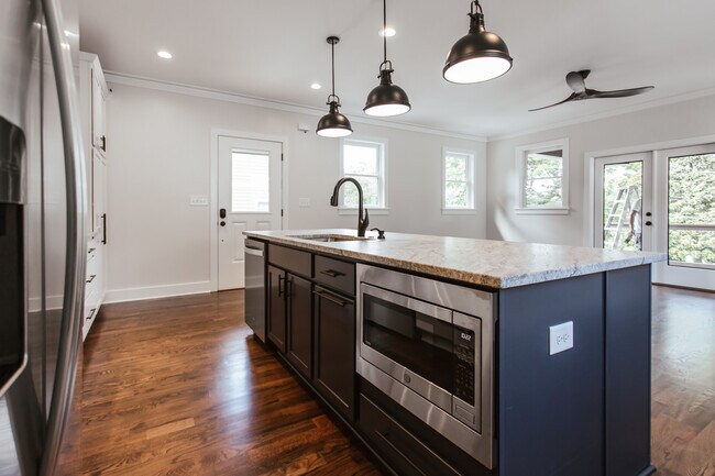 Building Photo - 132 Flint St