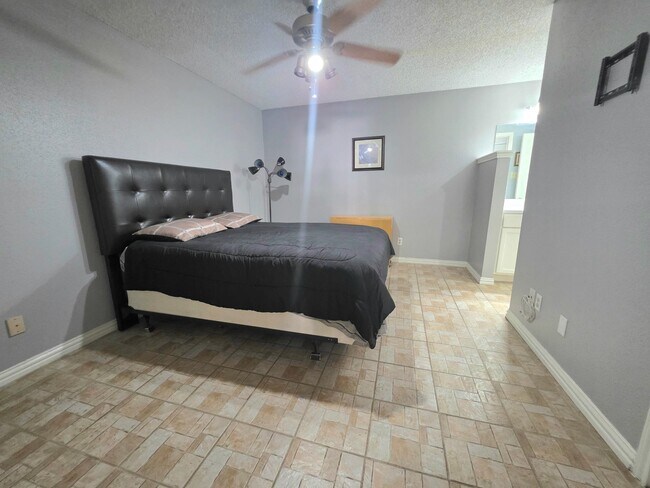 Building Photo - 5322 Medical Dr