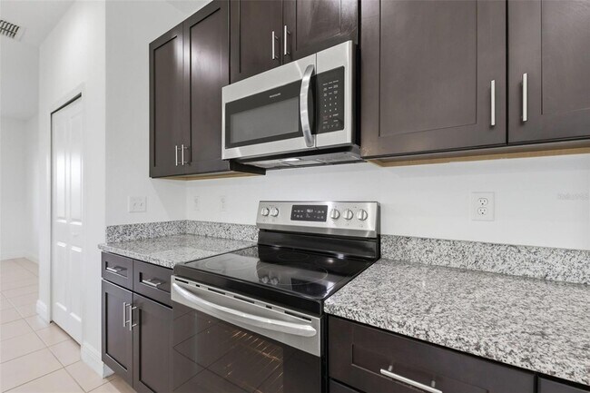 Building Photo - 304 Begonia Ct