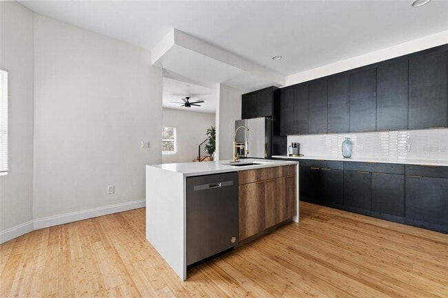 Building Photo - 680 25th Ave S