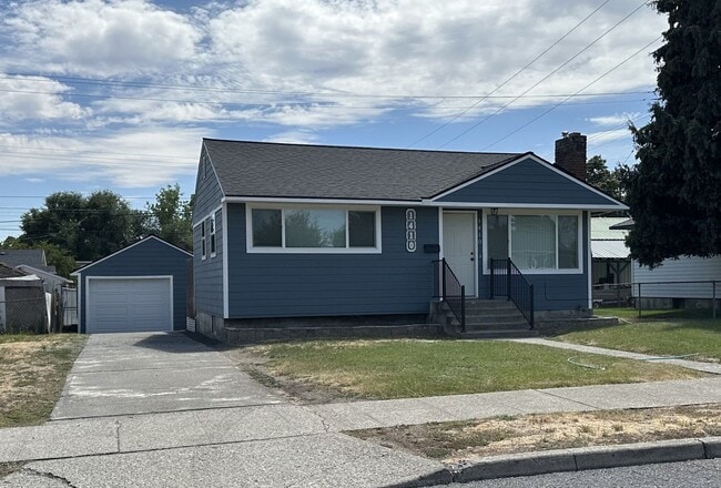 Building Photo - Like New 2 Bedroom 1 Bath Northside Home