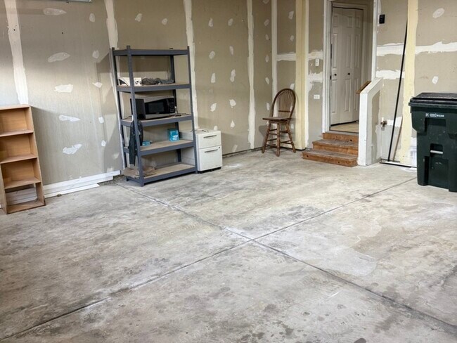 Building Photo - 286 Wolverine Dr