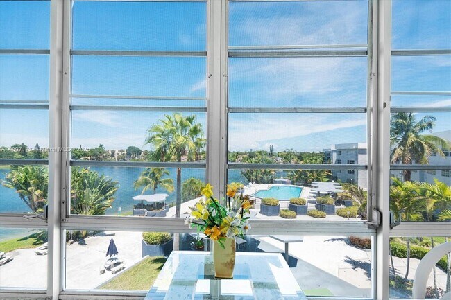 Building Photo - 875 NE 195th St