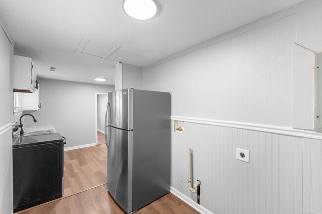 Building Photo - Newly Renovated 3-Bed Gem with Massive Yard – Modern Columbus Living!