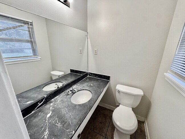 Building Photo - 5129 Kittie Lee Ln