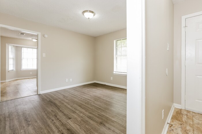 Building Photo - 12710 Pleasant View Dr
