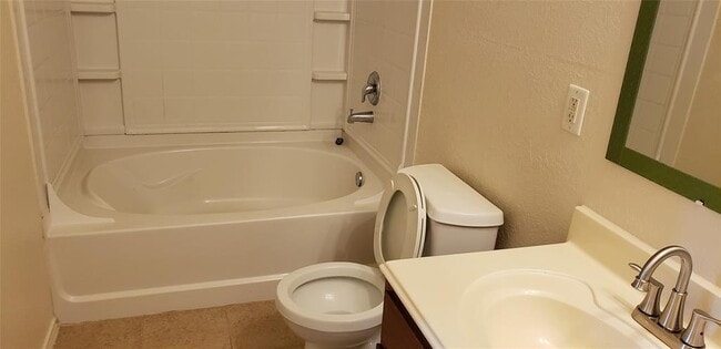 Building Photo - 1119 Desert Oasis Ln