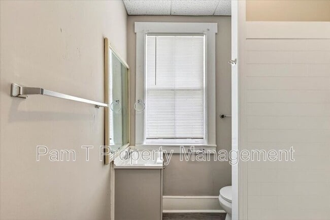 Building Photo - 118 W 56th St