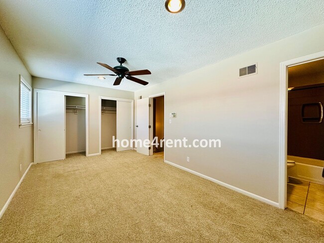 Building Photo - Beautiful Overland Park Townhome w/ Wood Floors, Large Open Kitchen and a Community Pool!