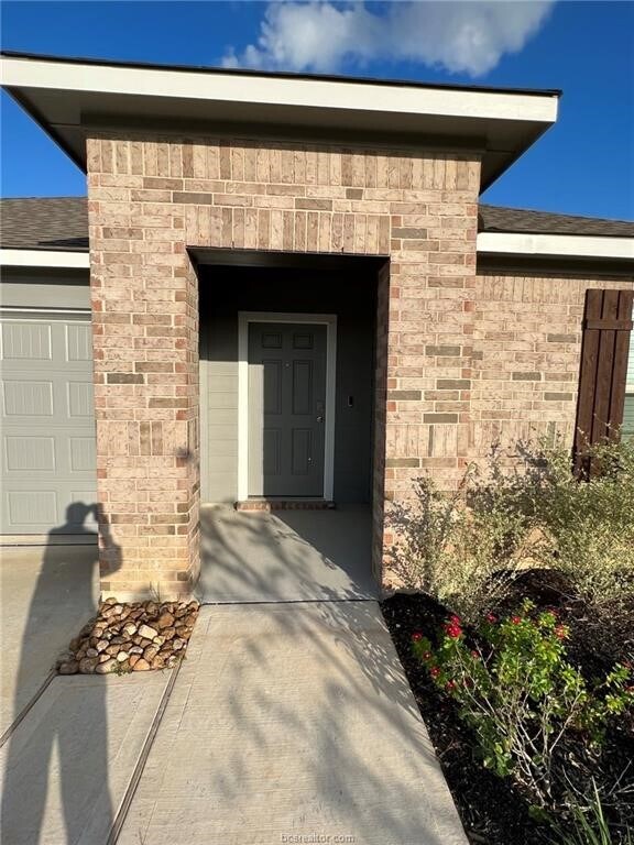 Building Photo - 2427 Dog Leg Ln