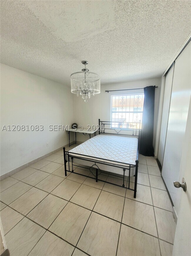 Building Photo - 3973 W 9th Ln