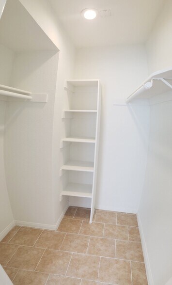 Building Photo - 11020 Hesby St