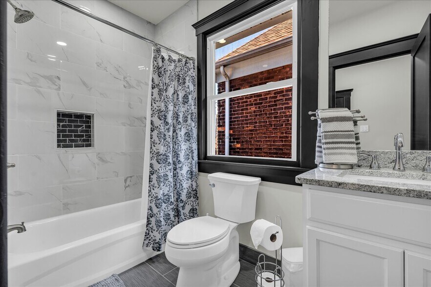 Building Photo - 5238 Commonwealth St