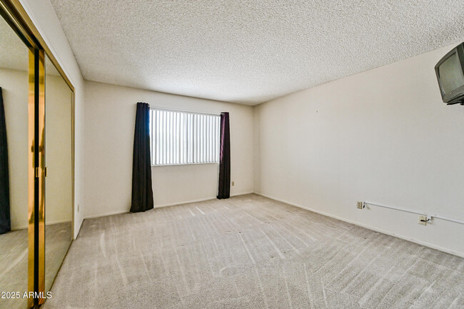 Building Photo - 8261 E Fay Ave