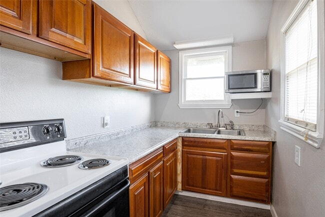 Building Photo - 2812 Cortlandt St