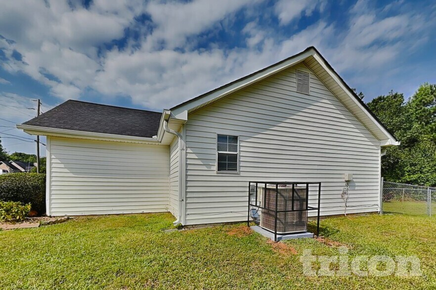 Building Photo - 195 Falcon Ridge Dr