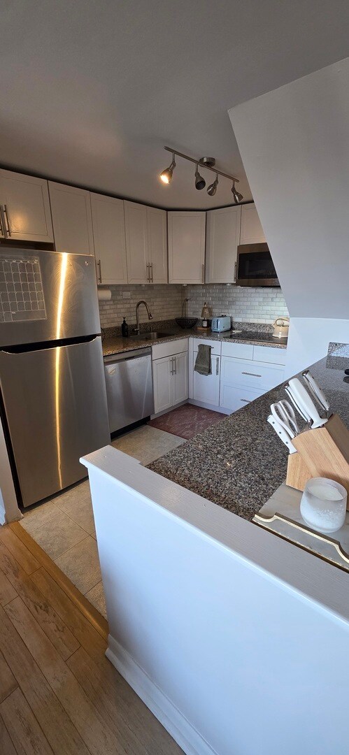 Building Photo - 1221 N Dearborn Pkwy