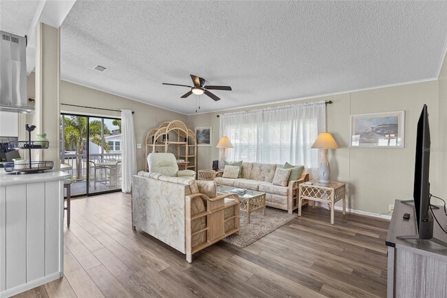 Building Photo - 611 La Jolla Cir