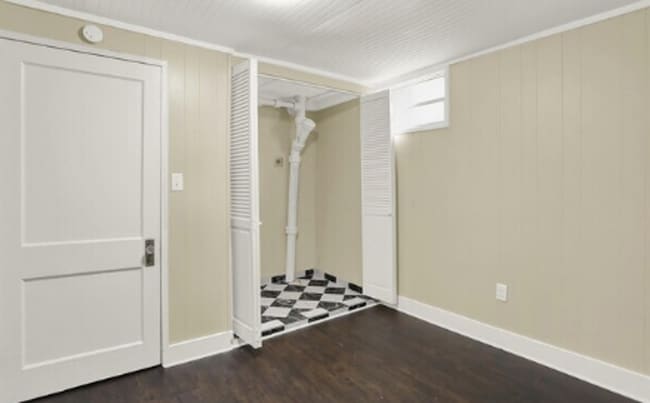 Building Photo - Historic 3 Bed 1 Bath Home