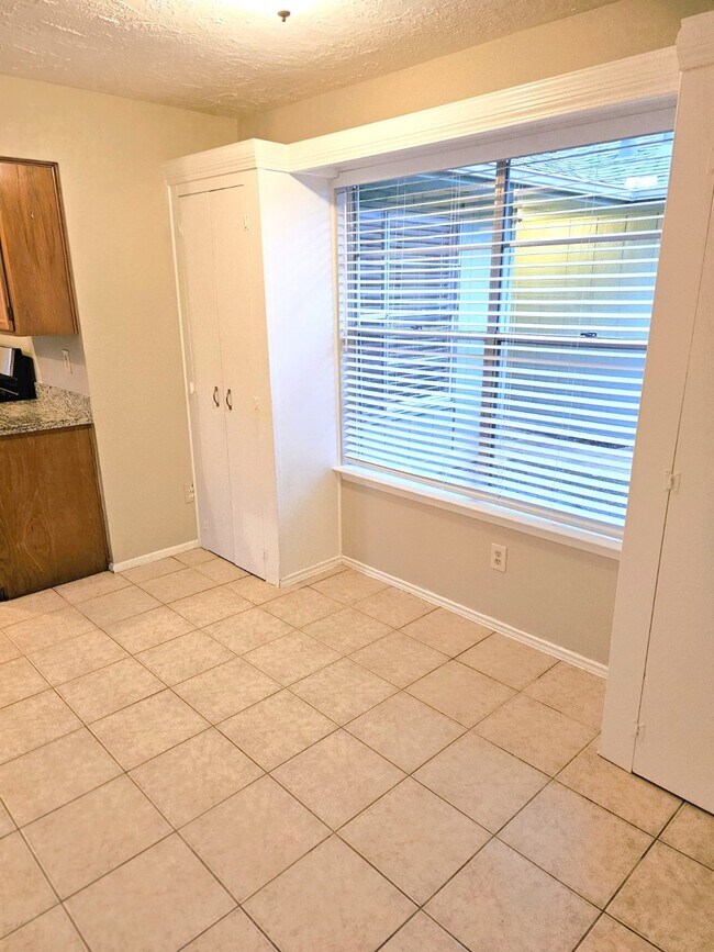 Building Photo - 2503 Brookford Dr