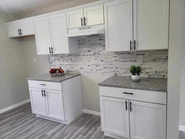 Building Photo - New Rehabbed home close to the train and t...