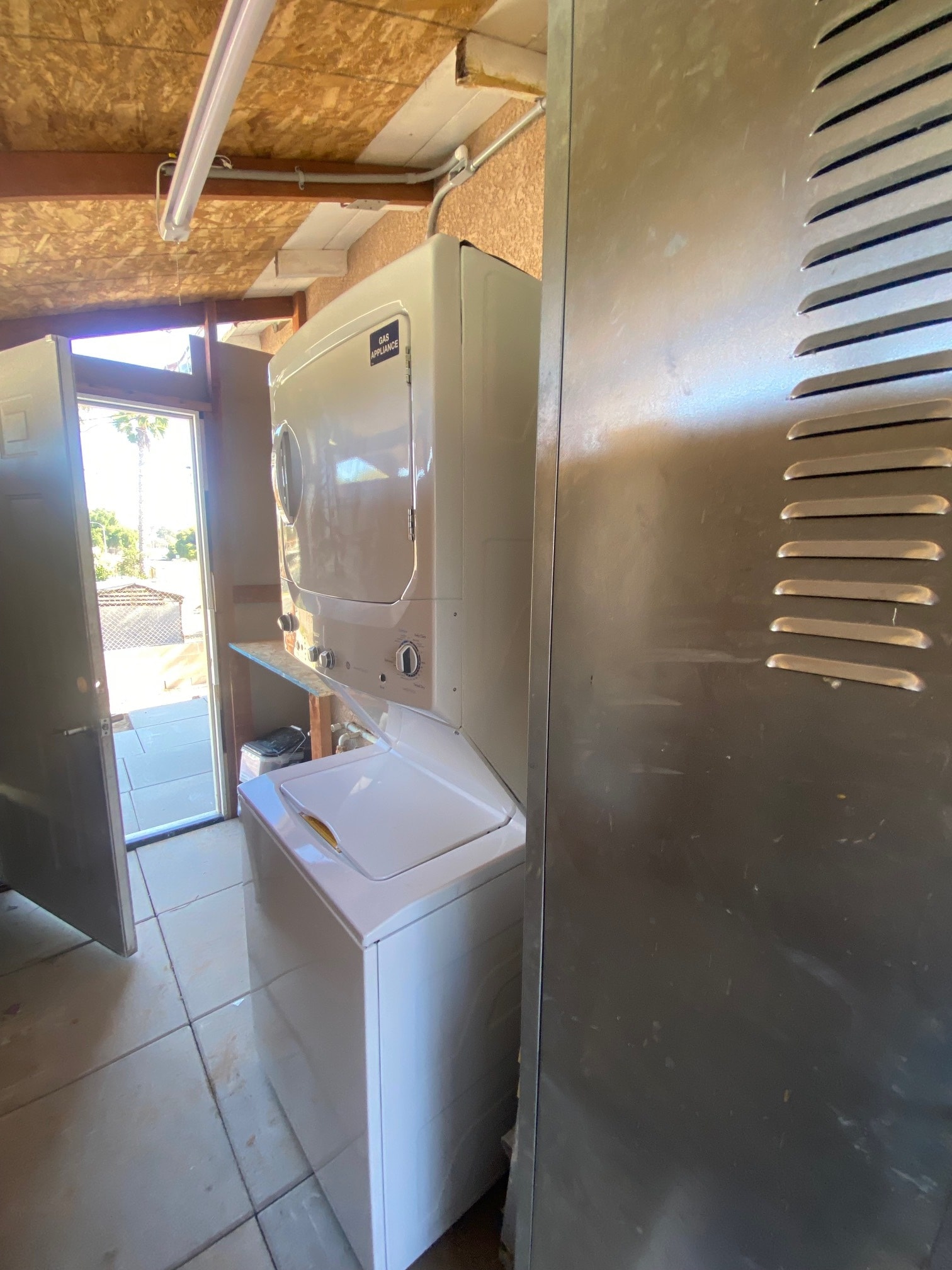 washer dryer - 3988 Teak St