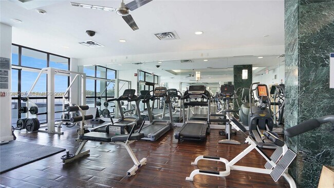 Building Photo - 6770 Indian Creek Dr