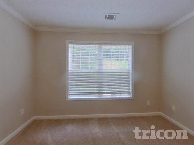 Building Photo - 315 Avonlea Dr