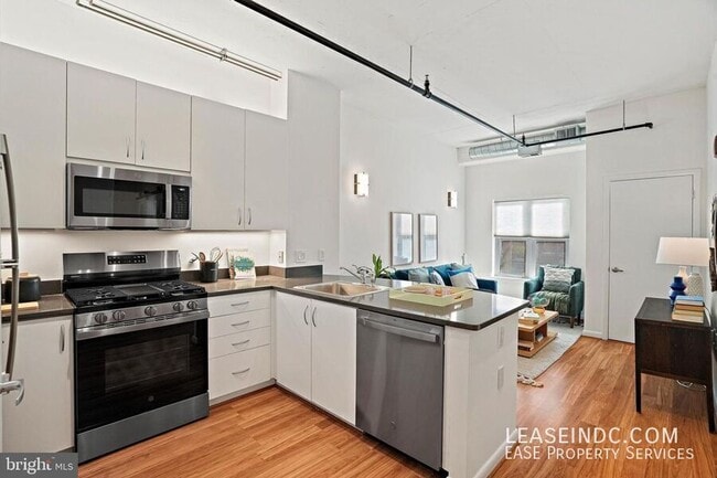 Building Photo - 1300 N Street NW-#106
