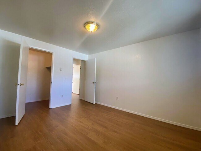 Building Photo - 2487 NE Kerr St