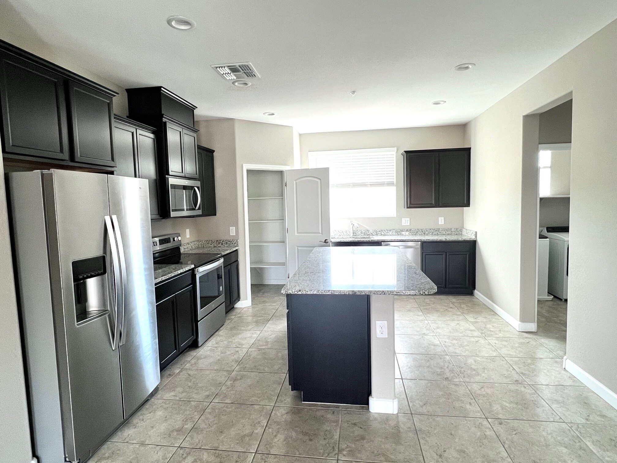 Building Photo - 1255 N Arizona Ave