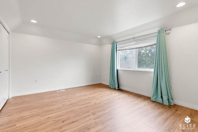 Building Photo - 4 Bedroom | 2.5 Bathroom | Garage - Conven...
