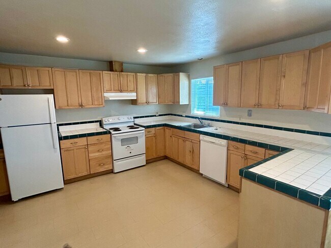 Building Photo - 14205-14211 Doolittle Dr.