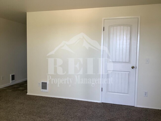 Building Photo - 1054 Callahan Dr
