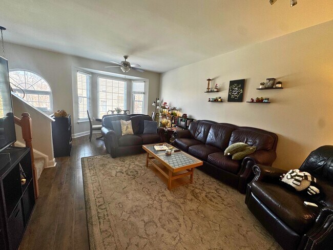 Building Photo - Well-Located 3BR, 2-Full, and 2-Half Bath Townhouse w/ One-Car Garage in Sterling, VA