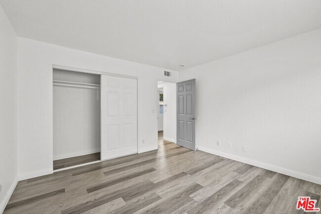 Building Photo - 1556 W 227th St