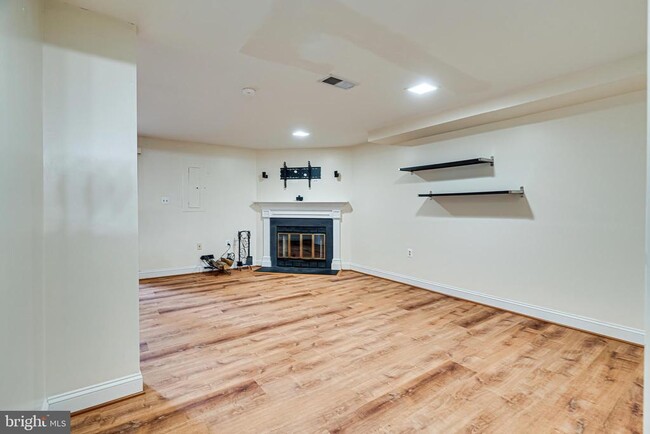 Building Photo - 5708 Heritage Crossing Ct