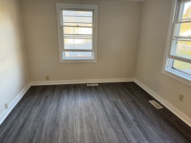 Building Photo - 117 Kenneth Blvd