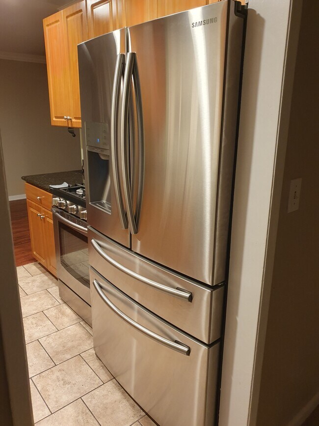 kitchen - 20202 Cohasset St