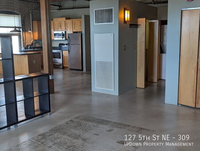 Building Photo - 127 5th St NE