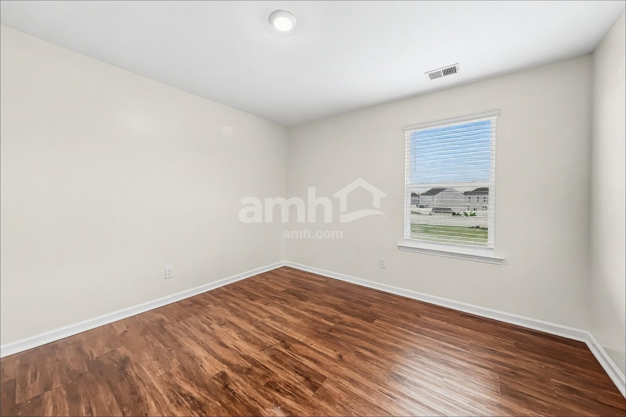 Building Photo - 203 Bushwood Dr