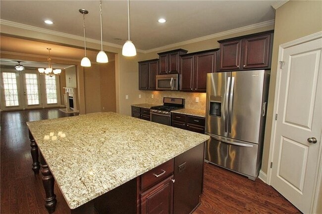 Building Photo - 7605 Lowery Oak Dr